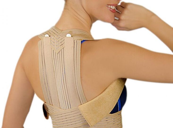 Purtarea unui corset poate reduce sarcina pe coloana vertebrală afectată de osteocondroză