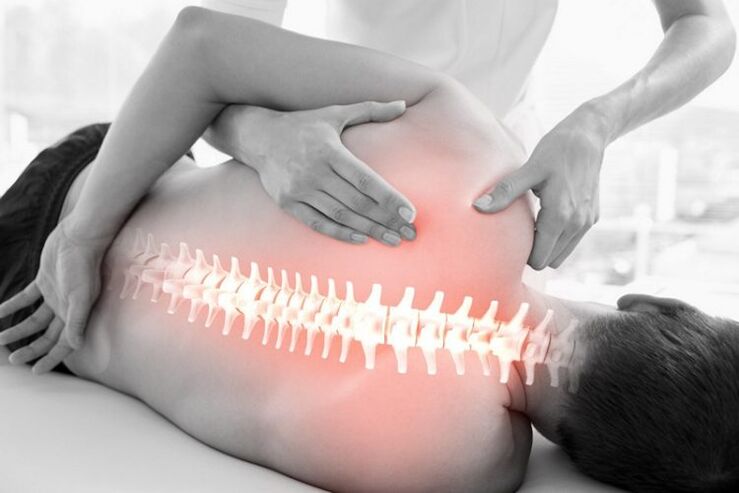Sesiune de terapie manuală pentru osteocondroza coloanei vertebrale toracice